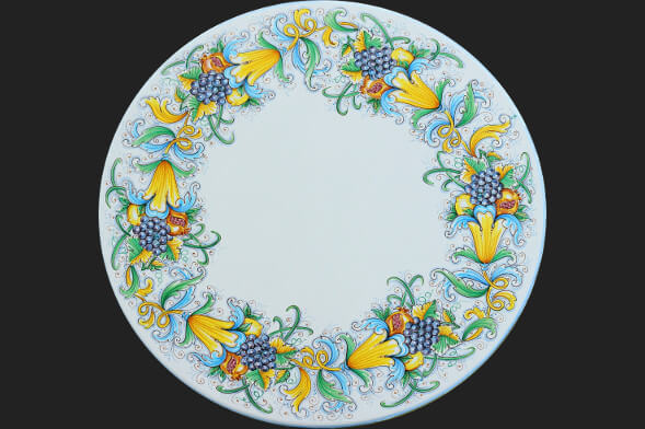 tavolo-circolare-coppe-di-frutta